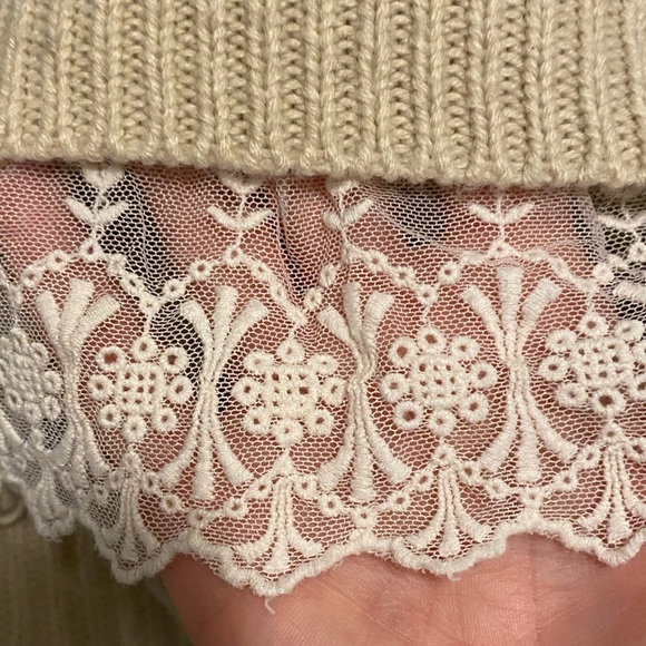 EUC Large Monteau cable sweater with sheer lace - Picture 7 of 7